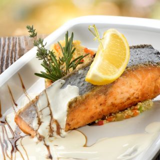 POR QUÉ EL SALMÓN ES UN ALIMENTO ESENCIAL EN LA DIETA DE UN ATLETA FITNESS